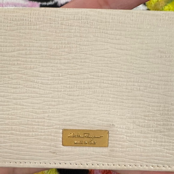 Salvatore Ferragamo Ivory Leather Cardholder – Made in Italy - Picture 2 of 6